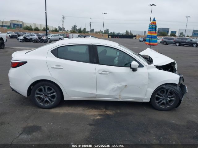 3MYDLBYVXKY507258 Toyota YARIS LE