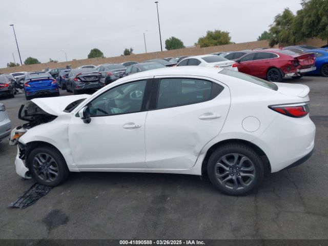 3MYDLBYVXKY507258 Toyota YARIS LE