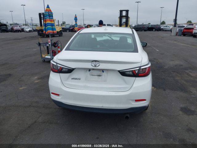 3MYDLBYVXKY507258 Toyota YARIS LE