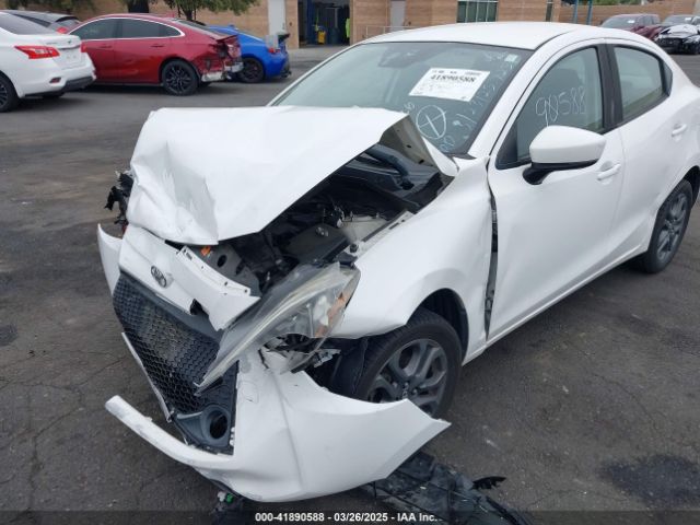 3MYDLBYVXKY507258 Toyota YARIS LE