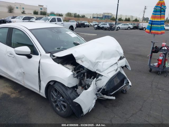 3MYDLBYVXKY507258 Toyota YARIS LE