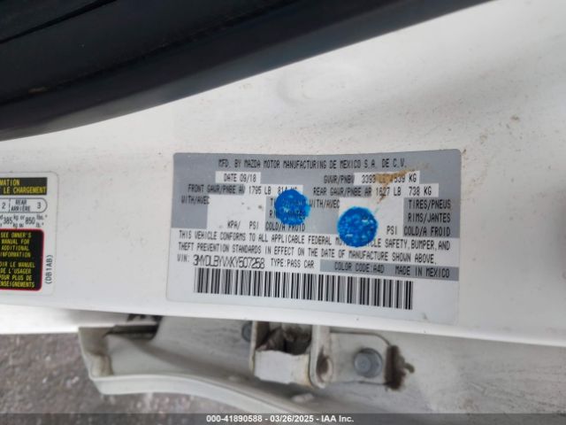 3MYDLBYVXKY507258 Toyota YARIS LE