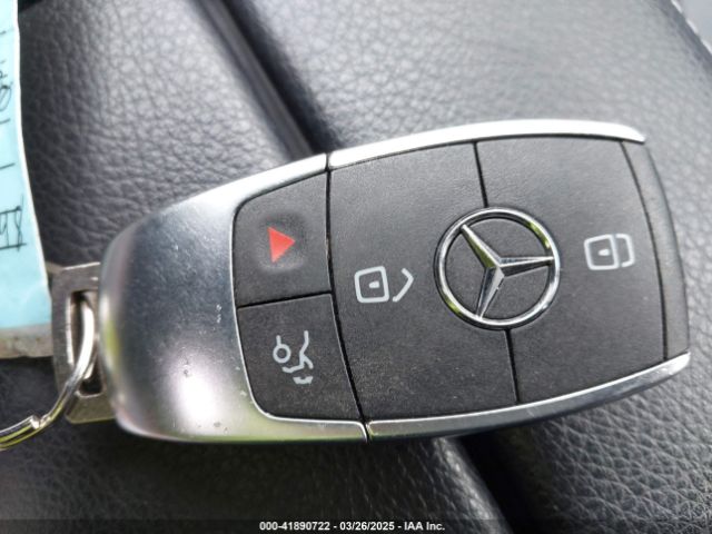 WDD3G4FB6KW028111 Mercedes-Benz A 220 4matic