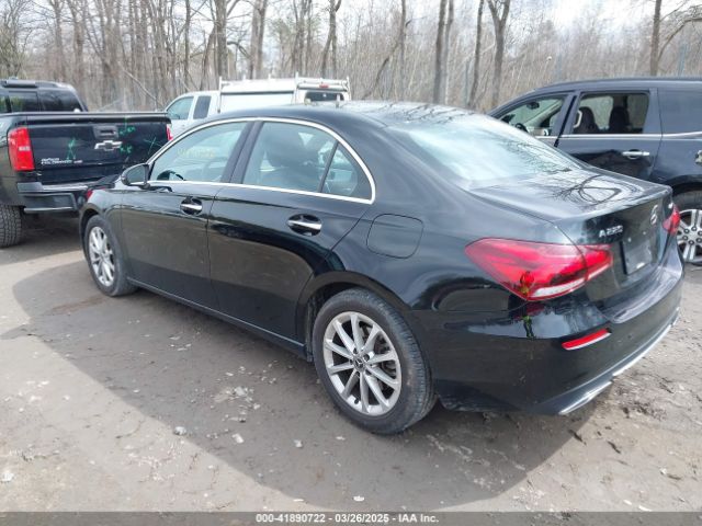 WDD3G4FB6KW028111 Mercedes-Benz A 220 4matic