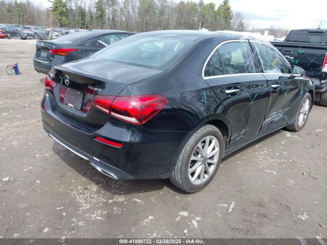 WDD3G4FB6KW028111 Mercedes-Benz A 220 4matic