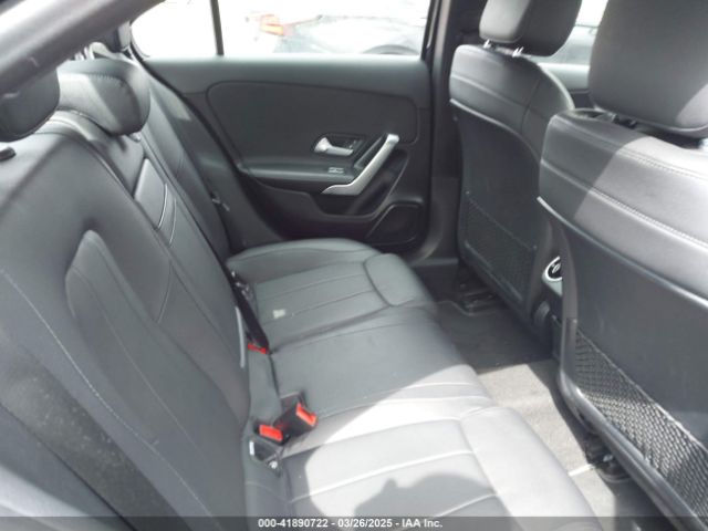 WDD3G4FB6KW028111 Mercedes-Benz A 220 4matic