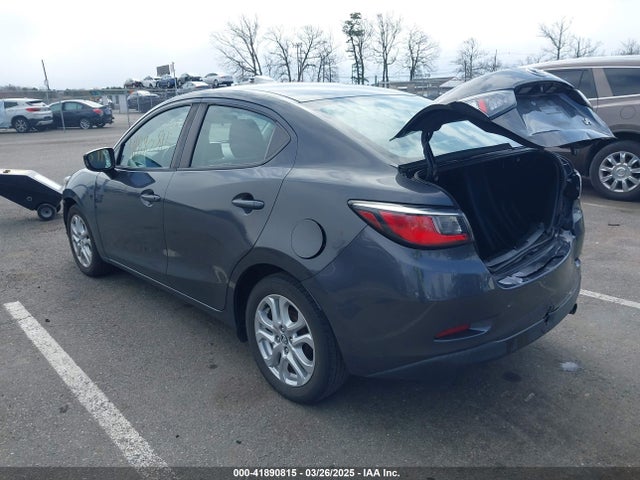 3MYDLBYV2JY321213 Toyota YARIS IA