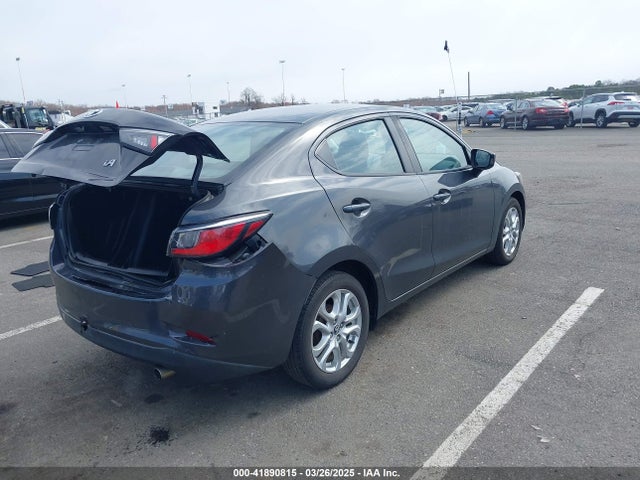3MYDLBYV2JY321213 Toyota YARIS IA