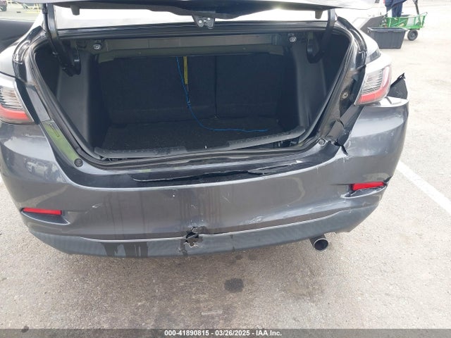 3MYDLBYV2JY321213 Toyota YARIS IA
