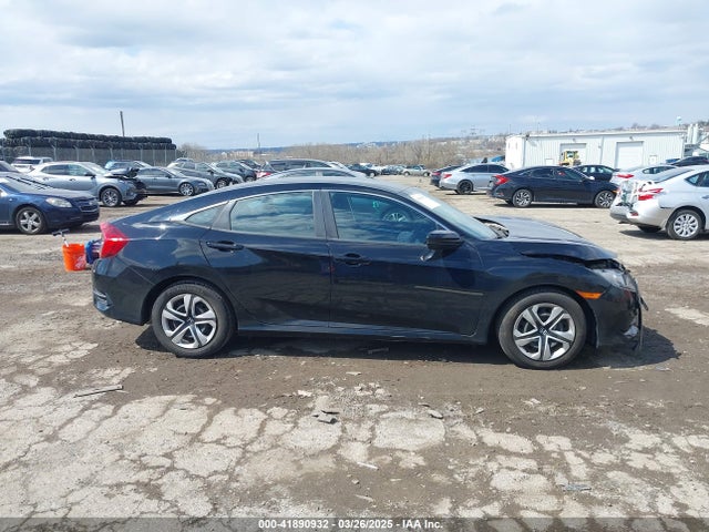Honda Civic Lx 2018 19XFC2E53JE000231 Image 13
