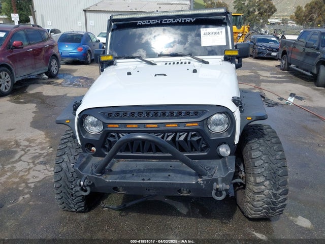 1C4BJWEG5HL731242 Jeep Wrangler Unlimited Sahara 4x4
