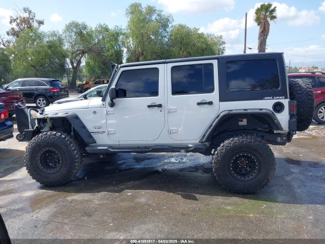 1C4BJWEG5HL731242 Jeep Wrangler Unlimited Sahara 4x4