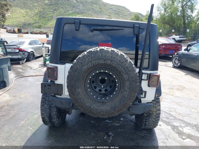 1C4BJWEG5HL731242 Jeep Wrangler Unlimited Sahara 4x4