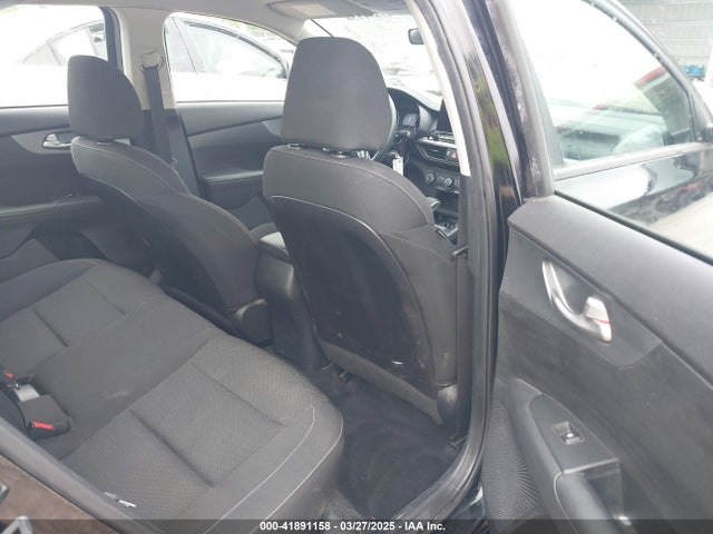 3KPF24AD5ME402798 KIA Forte Lxs