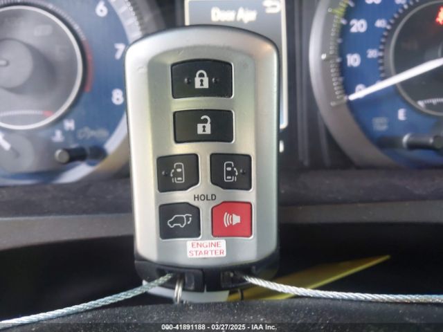 5TDYK3DC8FS639221 Toyota Sienna Xle Premium 8 Passenger