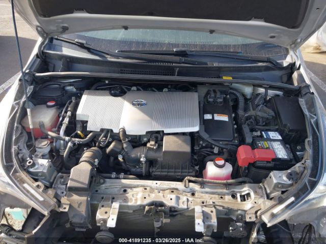 JTDKARFU1G3015572 Toyota Prius Three Touring