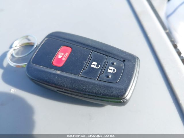 JTDKARFU1G3015572 Toyota Prius Three Touring