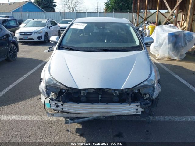 JTDKARFU1G3015572 Toyota Prius Three Touring
