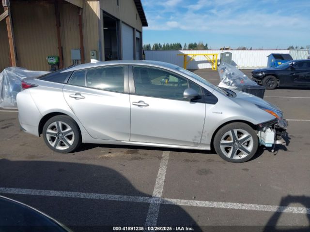 JTDKARFU1G3015572 Toyota Prius Three Touring