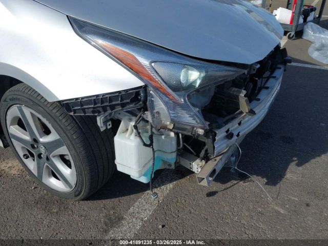 JTDKARFU1G3015572 Toyota Prius Three Touring