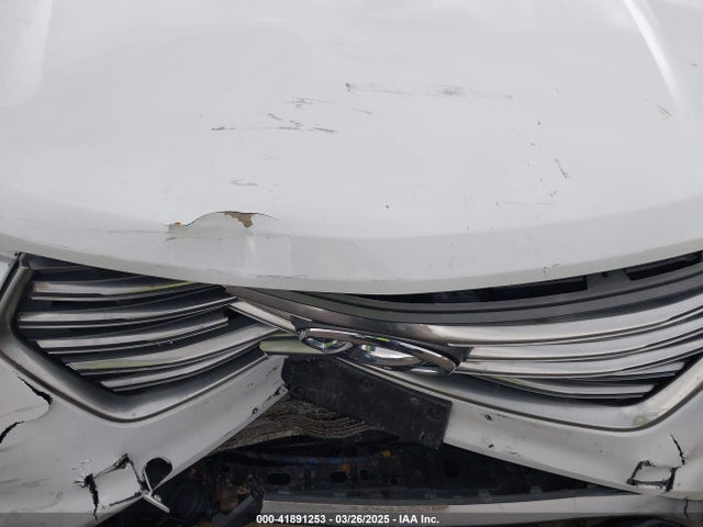 KM8SMDHF0HU225712 Hyundai Santa Fe Se
