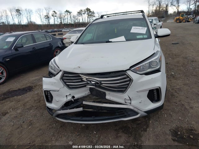 KM8SMDHF0HU225712 Hyundai Santa Fe Se