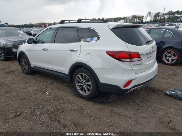 KM8SMDHF0HU225712 Hyundai Santa Fe Se