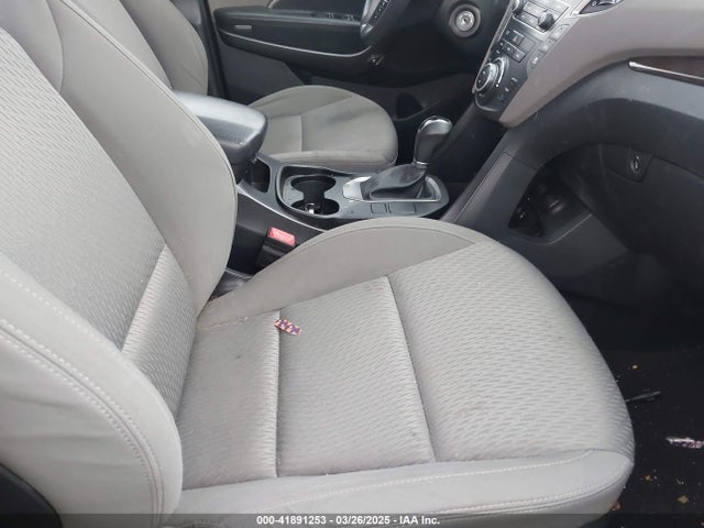 KM8SMDHF0HU225712 Hyundai Santa Fe Se