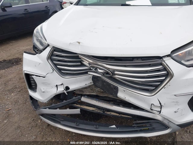 KM8SMDHF0HU225712 Hyundai Santa Fe Se