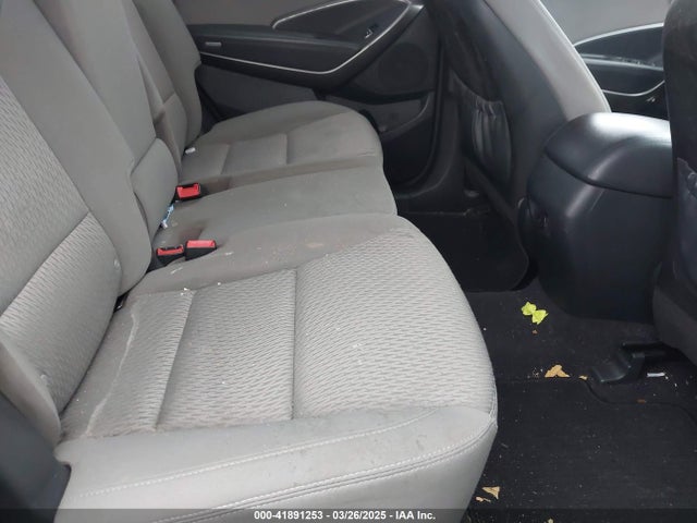 KM8SMDHF0HU225712 Hyundai Santa Fe Se