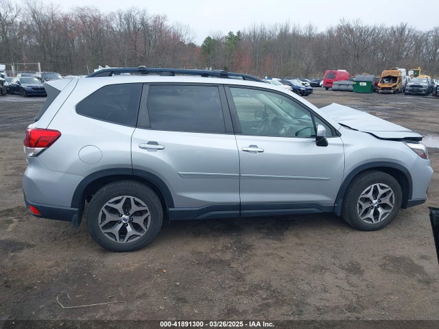 JF2SKAGCXKH423828 Subaru Forester Premium