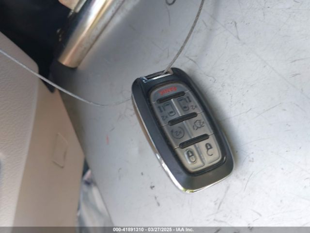 2C4RC1DG9LR144572 Chrysler Voyager Lxi