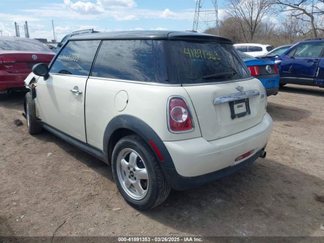 2011 MINI COOPER WMWSU3C58BT184415 Photo 2