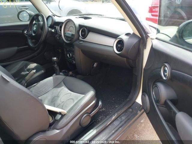 2011 MINI COOPER WMWSU3C58BT184415 Photo 4