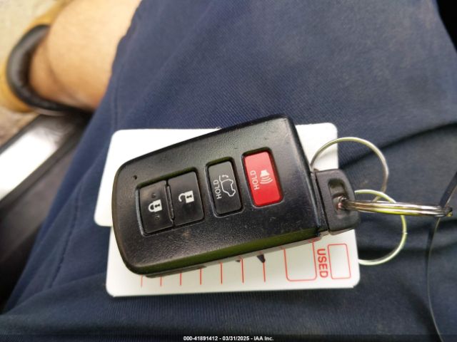 2T3RFREV1JW697044 Toyota Rav4 Adventure