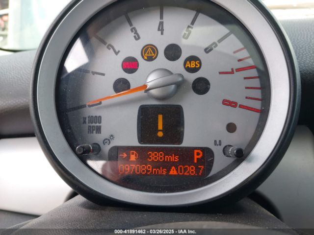 2009 MINI COOPER CLUBMAN WMWML335X9TX36146 Photo 6