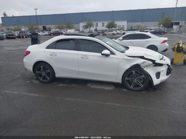 W1K3G4EB7NJ328176 Mercedes-Benz A 220