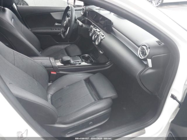 W1K3G4EB7NJ328176 Mercedes-Benz A 220