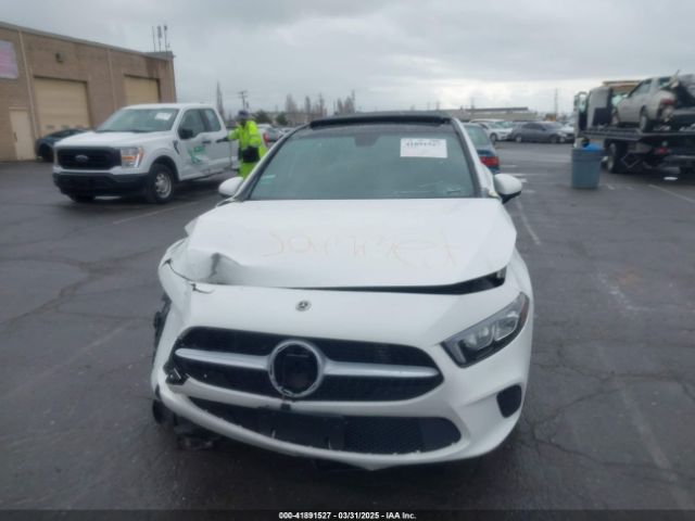 W1K3G4EB7NJ328176 Mercedes-Benz A 220
