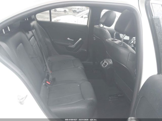 W1K3G4EB7NJ328176 Mercedes-Benz A 220