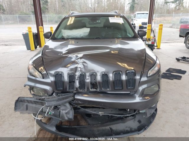1C4PJLLX7JD556922 Jeep Cherokee Latitude Plus Fwd