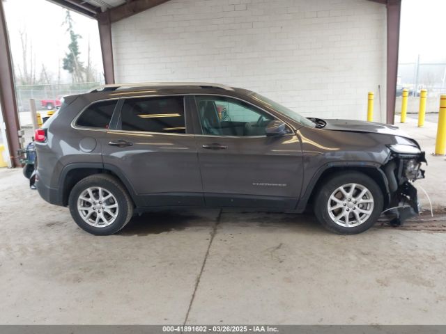 1C4PJLLX7JD556922 Jeep Cherokee Latitude Plus Fwd