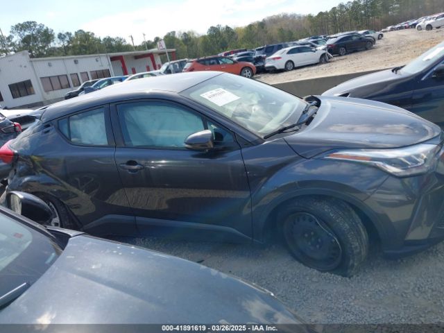 NMTKHMBX3MR128835 Toyota C-HR LE