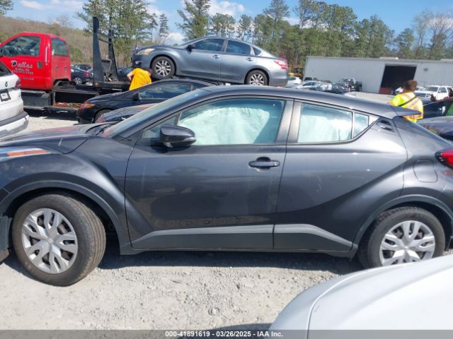 NMTKHMBX3MR128835 Toyota C-HR LE