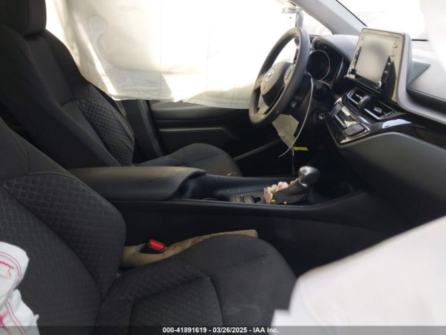 NMTKHMBX3MR128835 Toyota C-HR LE
