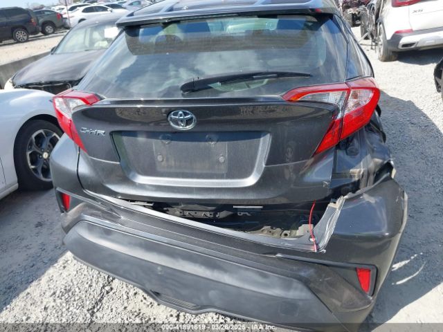 NMTKHMBX3MR128835 Toyota C-HR LE