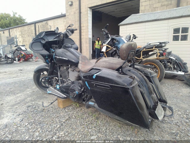 2017 HARLEY-DAVIDSON FLTRX 1HD1KHC10HB655386 Photo 2