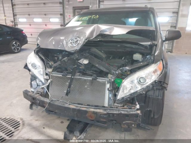 5TDKK3DC6FS652281 Toyota Sienna Le 8 Passenger