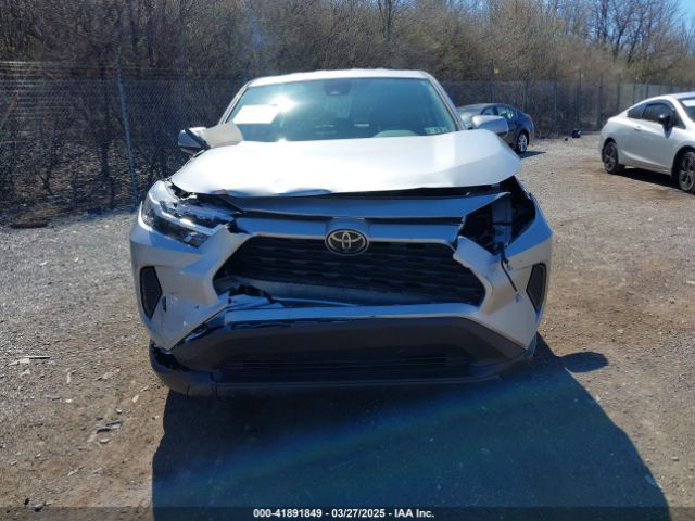 2T3G1RFV0PC325984 Toyota RAV4 LE