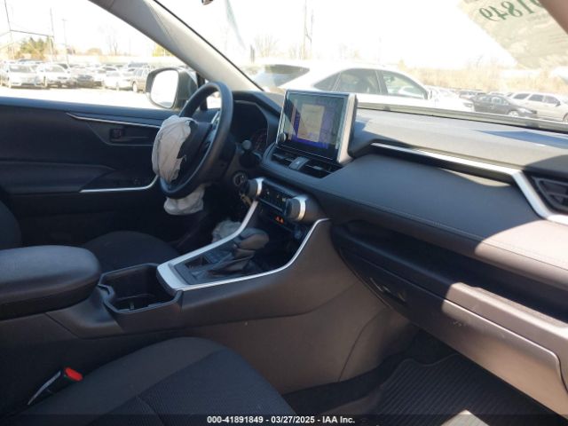 2T3G1RFV0PC325984 Toyota RAV4 LE